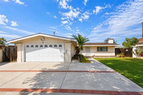 Photo of 4213 W Roberts DR, Santa Ana, CA 92704 (MLS # OC26161631)