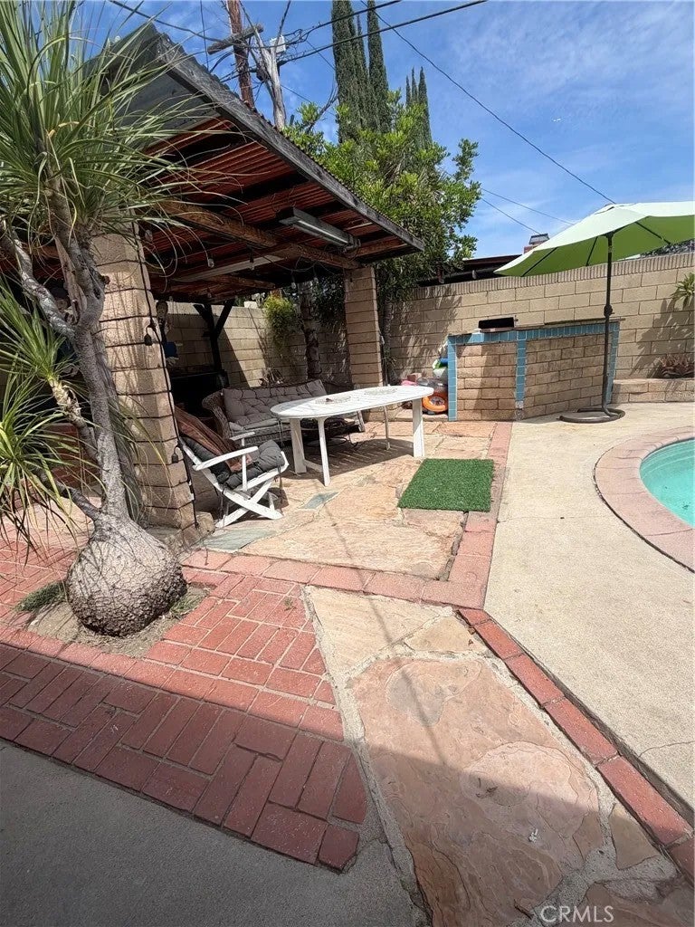 3405 E Harding