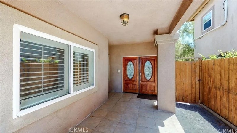 12102 S La Cienega