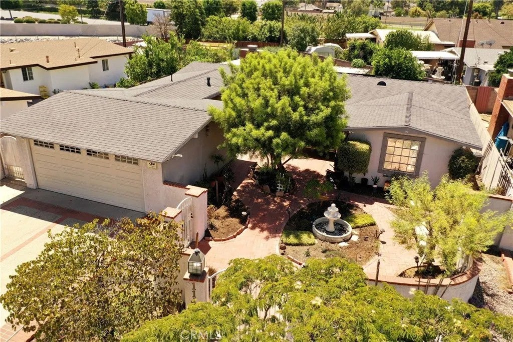 1146 W Claredge