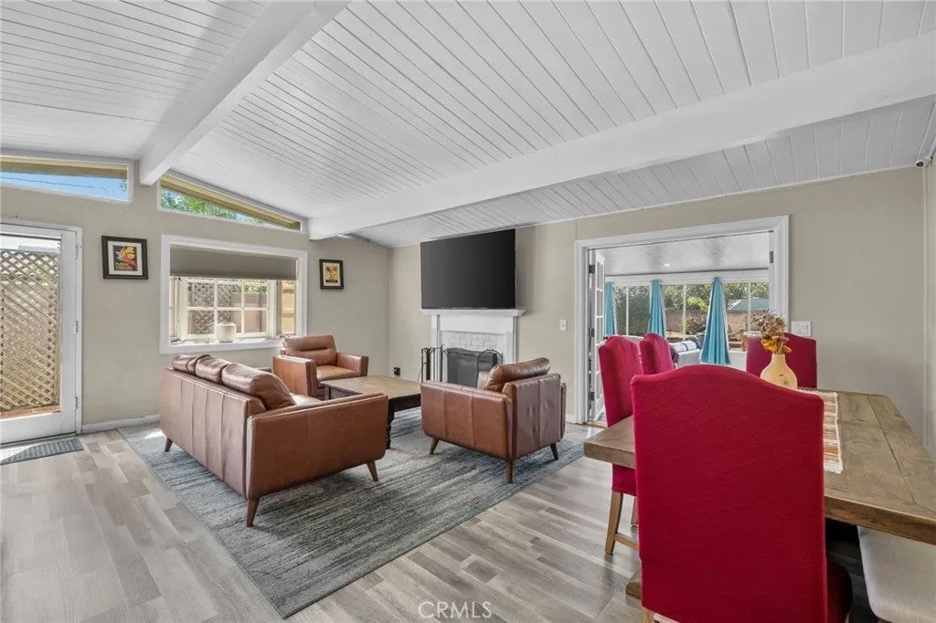 1146 W Claredge