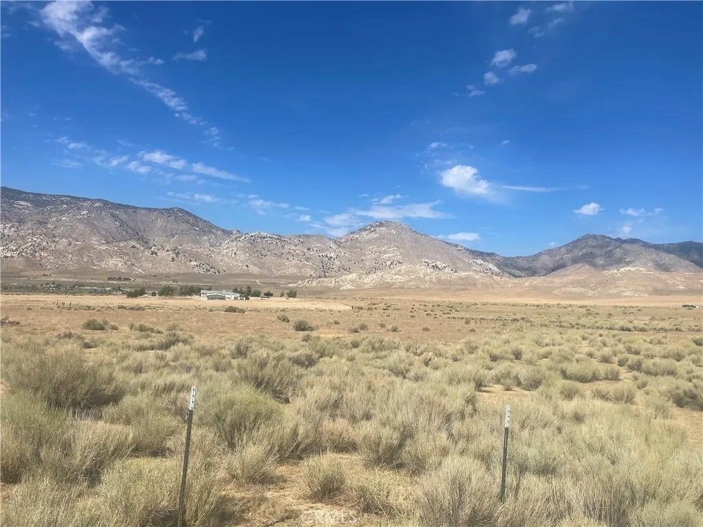 Photo of 22836 Bailey Ave, Onyx, CA 93255 (MLS # SB25239937)