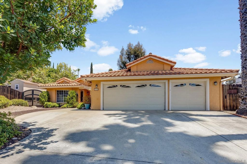 Photo of 2020 N Nutmeg ST, Escondido, CA 92026 (MLS # 260015900)