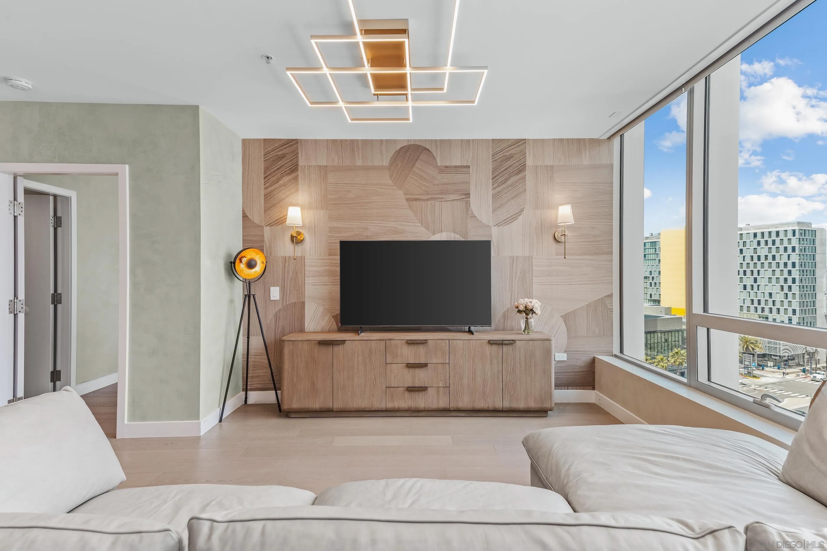 888 W E Street 1106