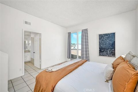 Tiny photo for 4103 Seashore Dr, Newport Beach, CA 92663 (MLS # OC25252893)