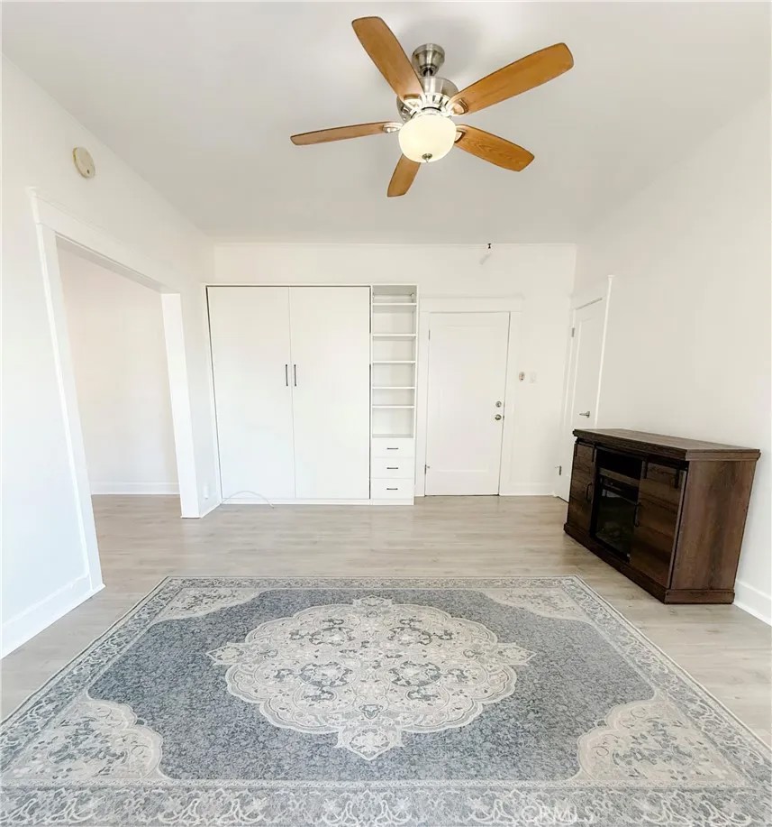 325 W 3rd 507