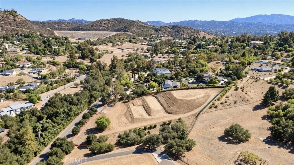 3261 Live Oak Park