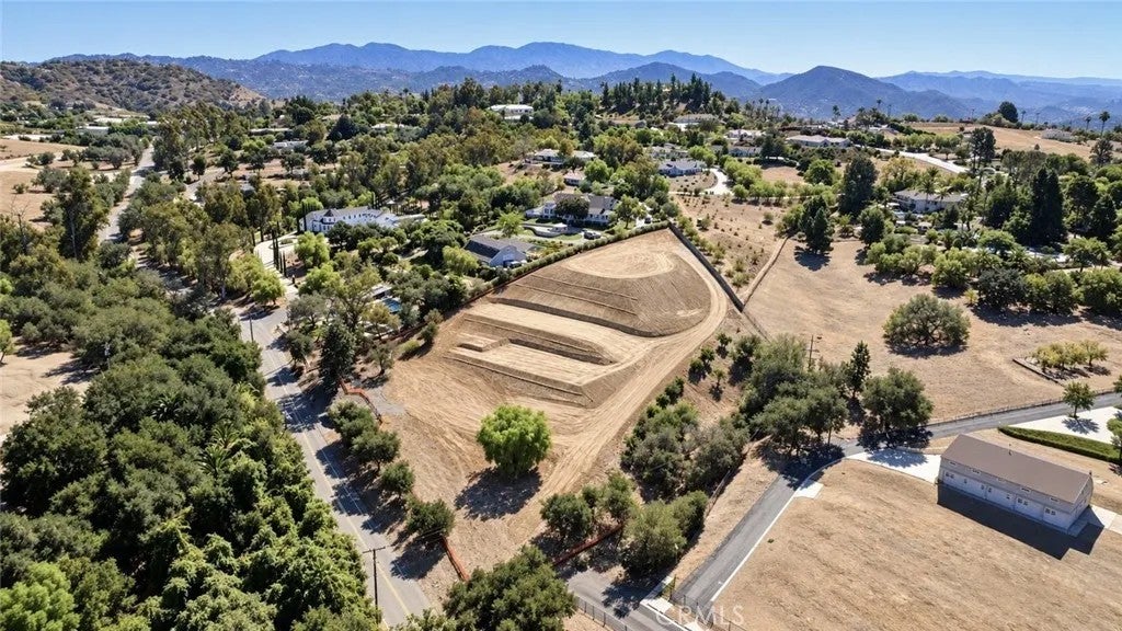 3261 Live Oak Park