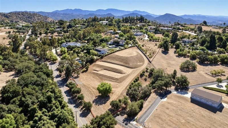 3261 Live Oak Park