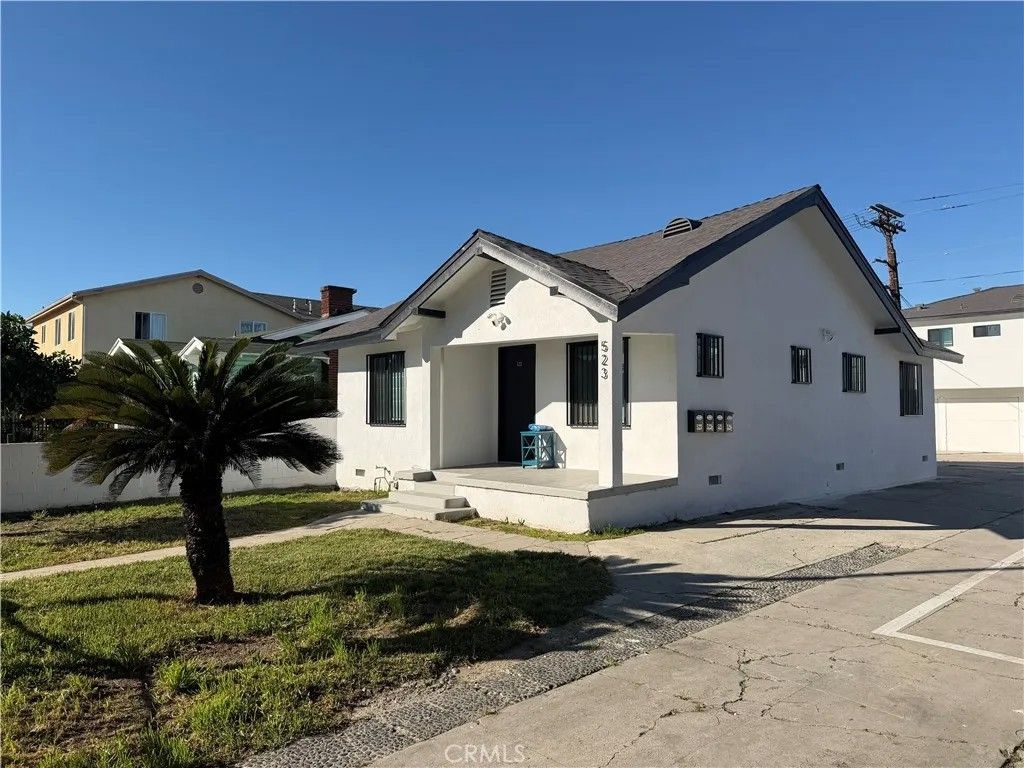 Photo of 523 W 78th Street, Los Angeles, CA 90044 (MLS # SB26012126)