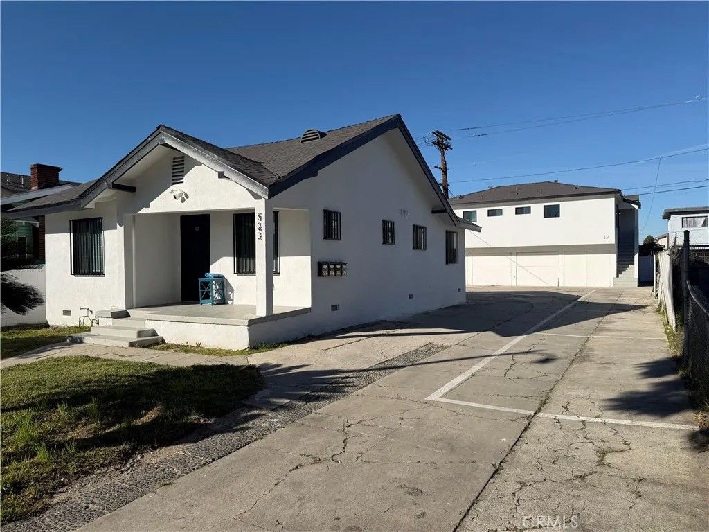 Photo of 523 W 78th Street, Los Angeles, CA 90044 (MLS # SB26012126)