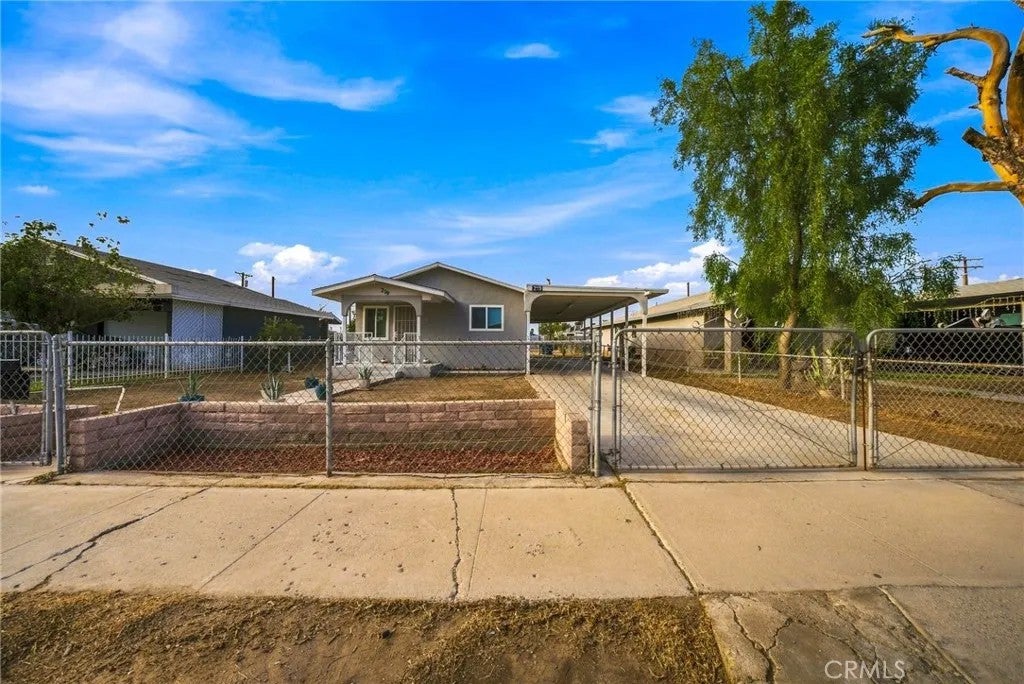 Photo of 219 E Brighton AVE, El Centro, CA 92243 (MLS # DW26176653)