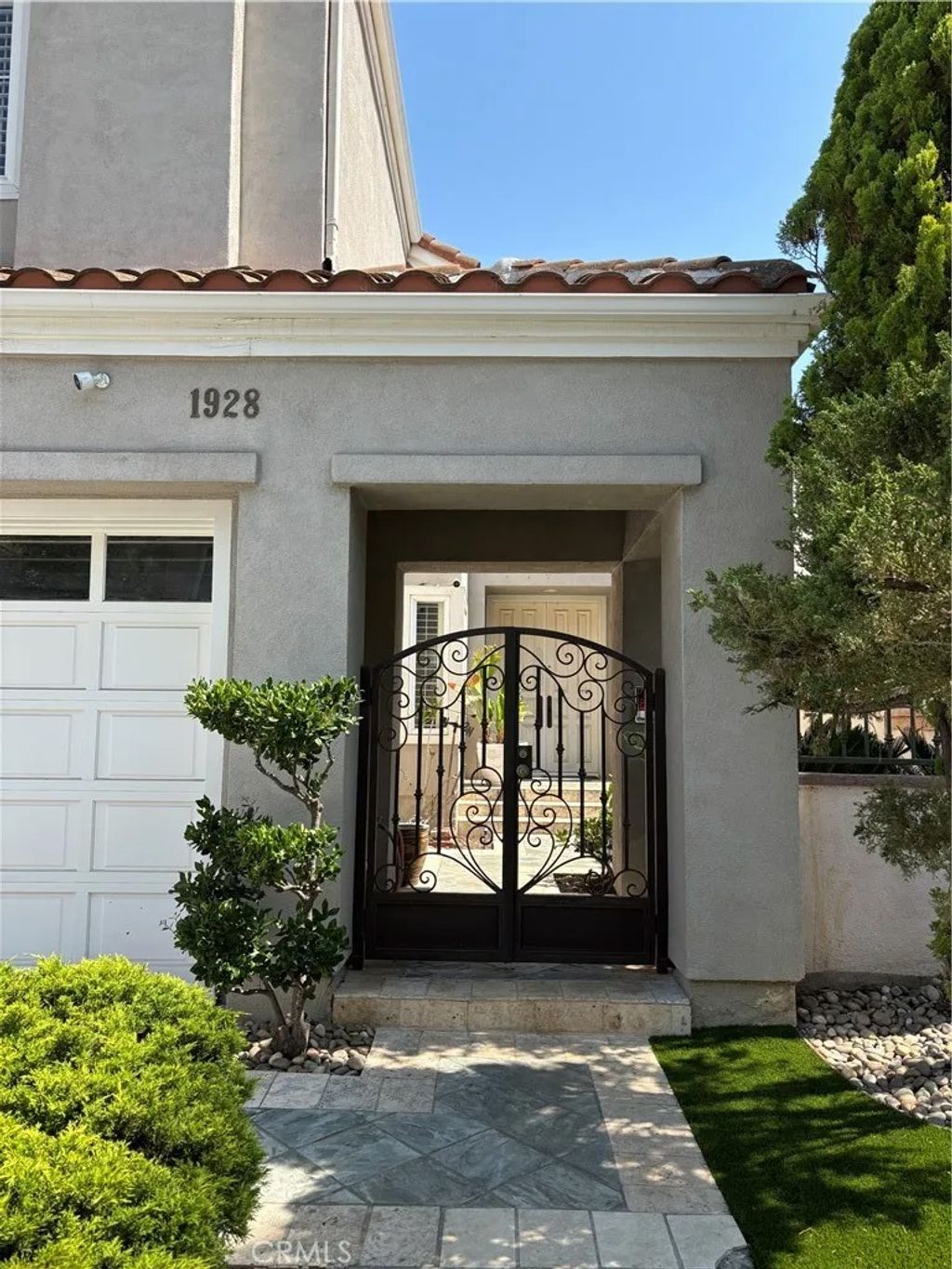 Photo of 1928 Calle Dulce, Glendale, CA 91208 (MLS # GD25241485)