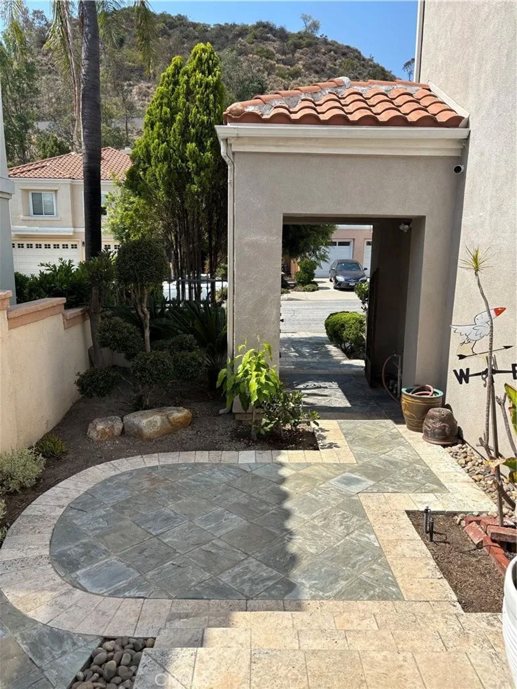 Photo of 1928 Calle Dulce, Glendale, CA 91208 (MLS # GD25241485)