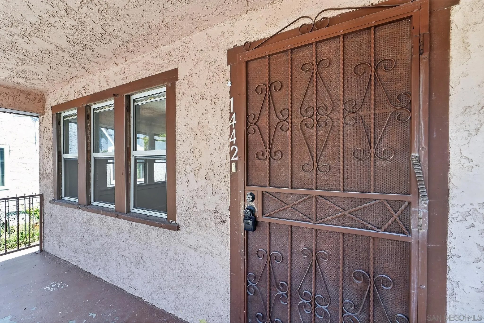 1442 W 69Th