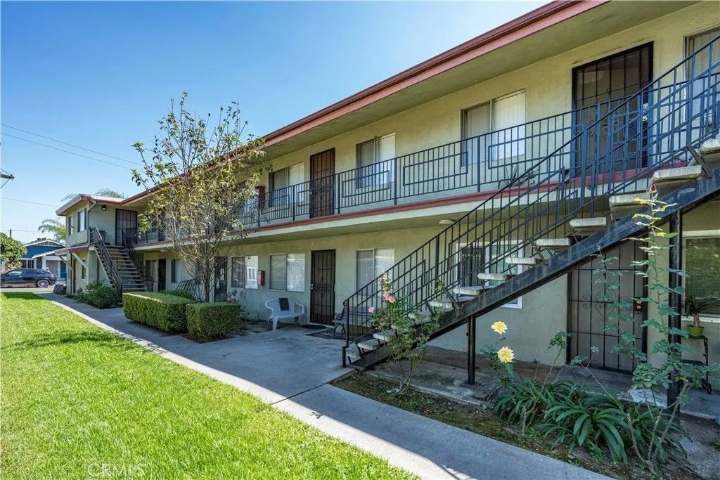 Photo of 437 Bonito AVE, Long Beach, CA 90802 (MLS # PW26097344)
