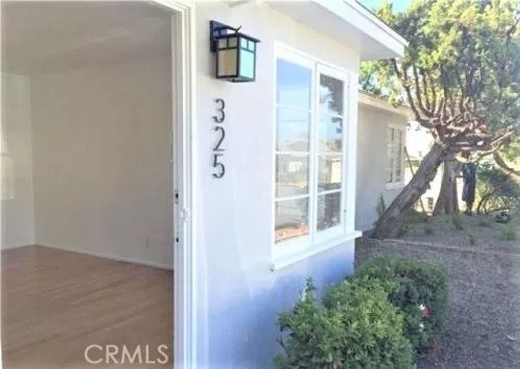 Photo of 325 Los Olivos, Laguna Beach, CA 92651 (MLS # SR25266975)