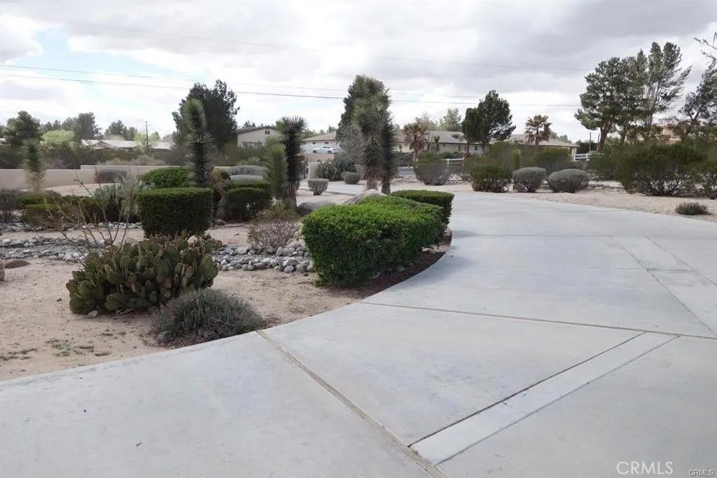 Photo of 15201 Pocahantas ST, Apple Valley, CA 92307 (MLS # CV26133944)