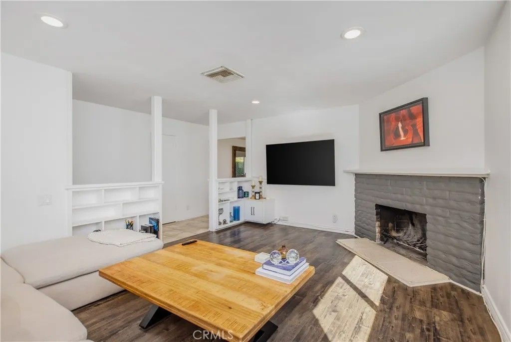 Photo of 24131 Kittridge St, West Hills, CA 91307 (MLS # SR26046597)