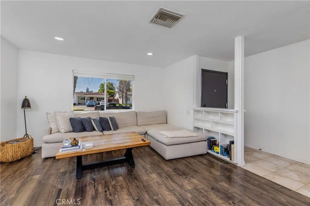 Photo of 24131 Kittridge St, West Hills, CA 91307 (MLS # SR26046597)