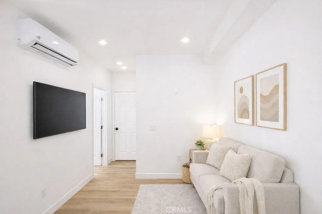 Photo of 625 Orizaba Avenue #5, Long Beach, CA 90814 (MLS # PW26020008)