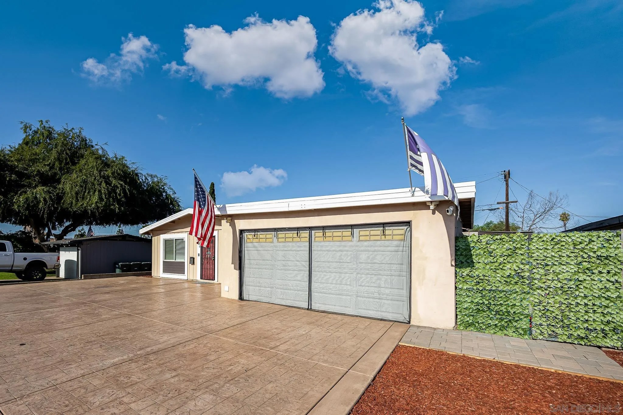 576 Jeffree St