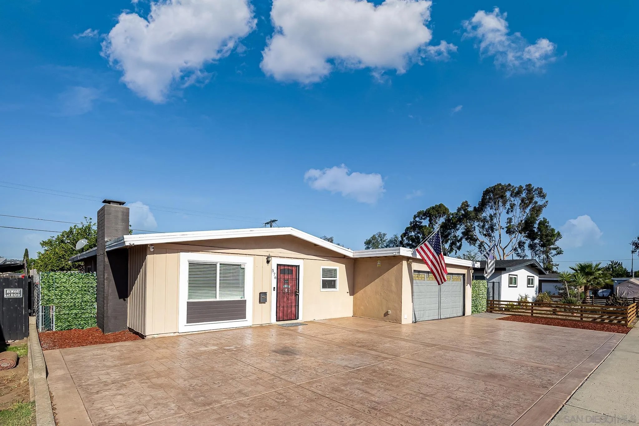 576 Jeffree St