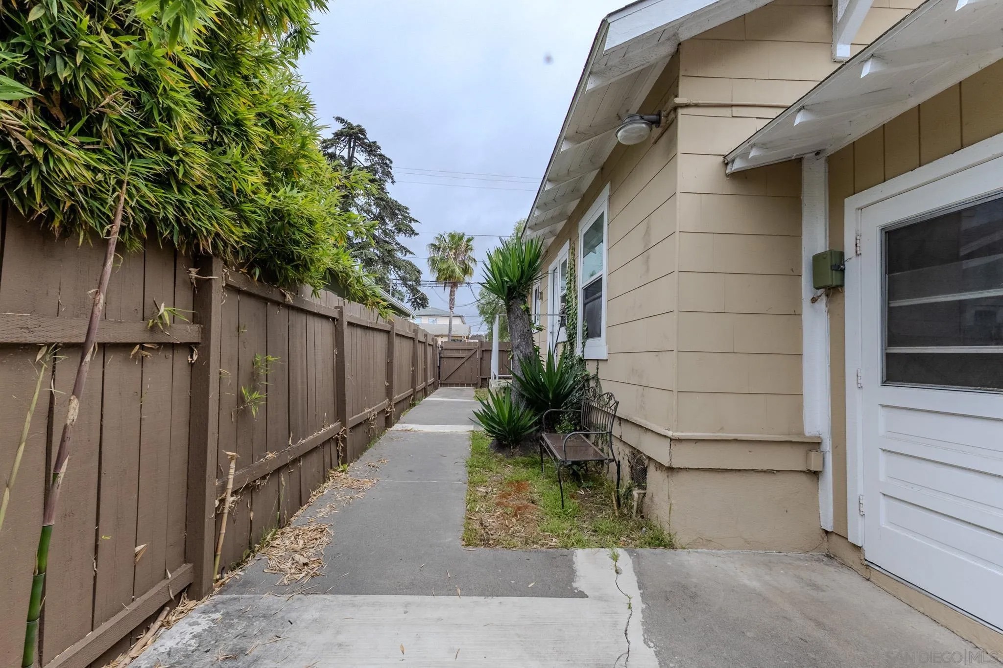 390-392 Del Mar Ave