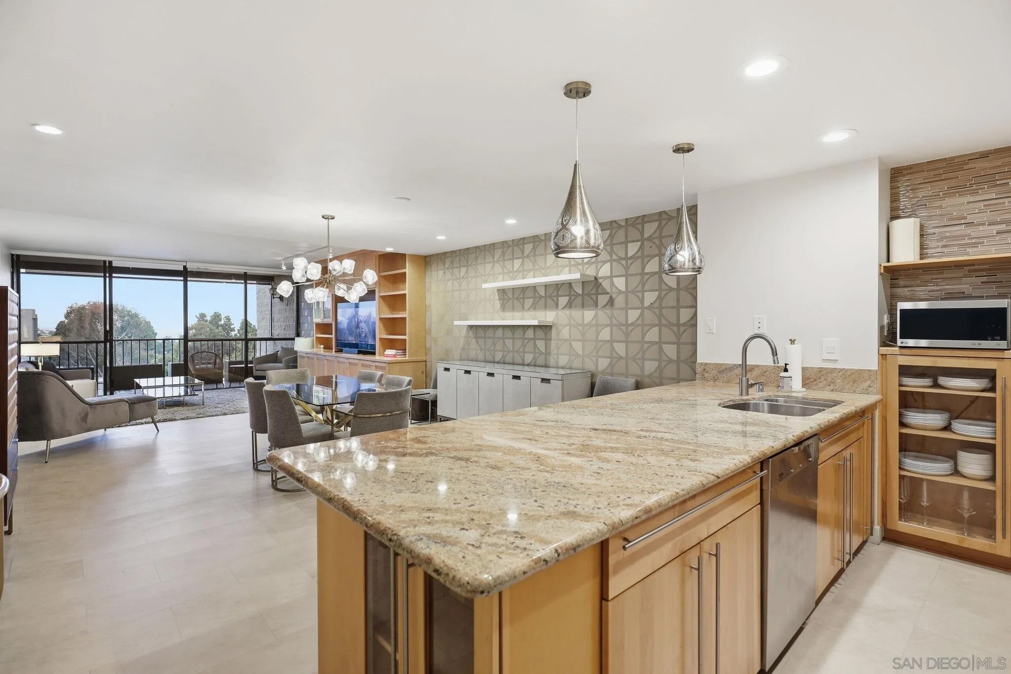 2500 Torrey Pines Rd 403