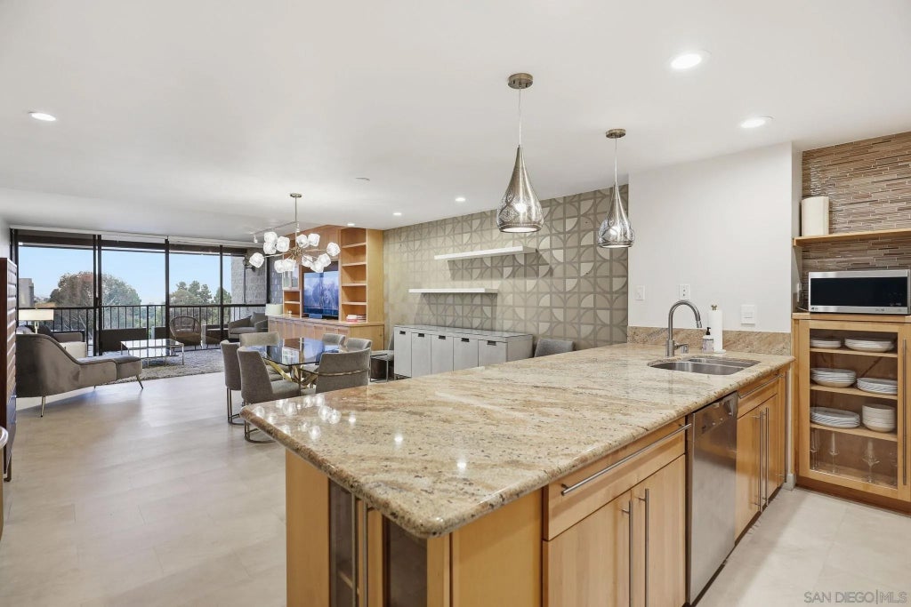 Photo of 2500 Torrey Pines Rd #403, La Jolla, CA 92037 (MLS # 260013722)