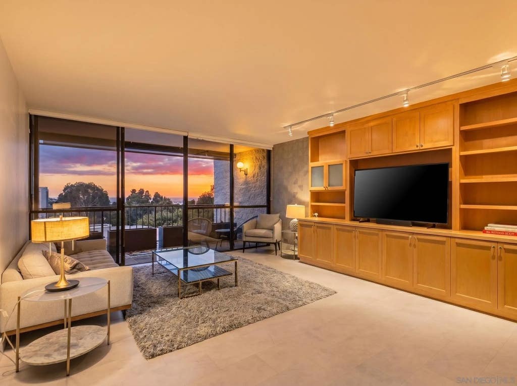 Photo of 2500 Torrey Pines Rd #403, La Jolla, CA 92037 (MLS # 260013722)