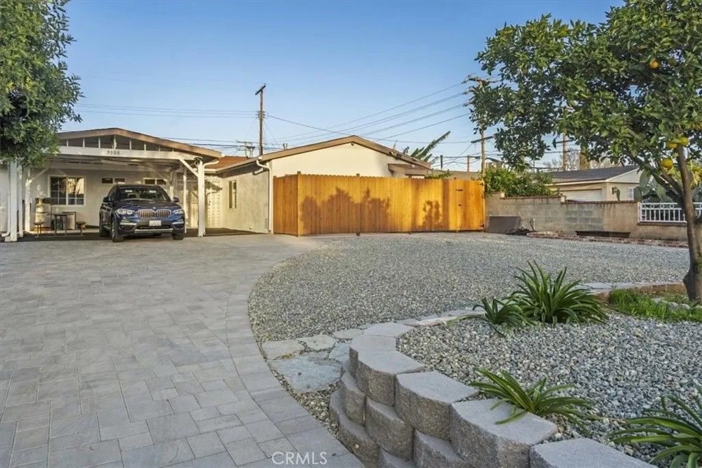 Photo of 9806 Beachy, Arleta, CA 91331 (MLS # SR26022647)