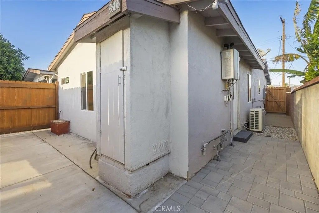 Photo of 9806 Beachy, Arleta, CA 91331 (MLS # SR26022647)
