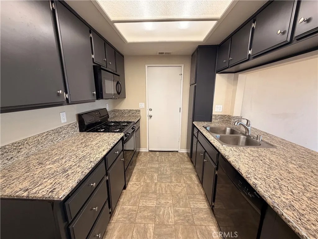 27800 Hillpointe