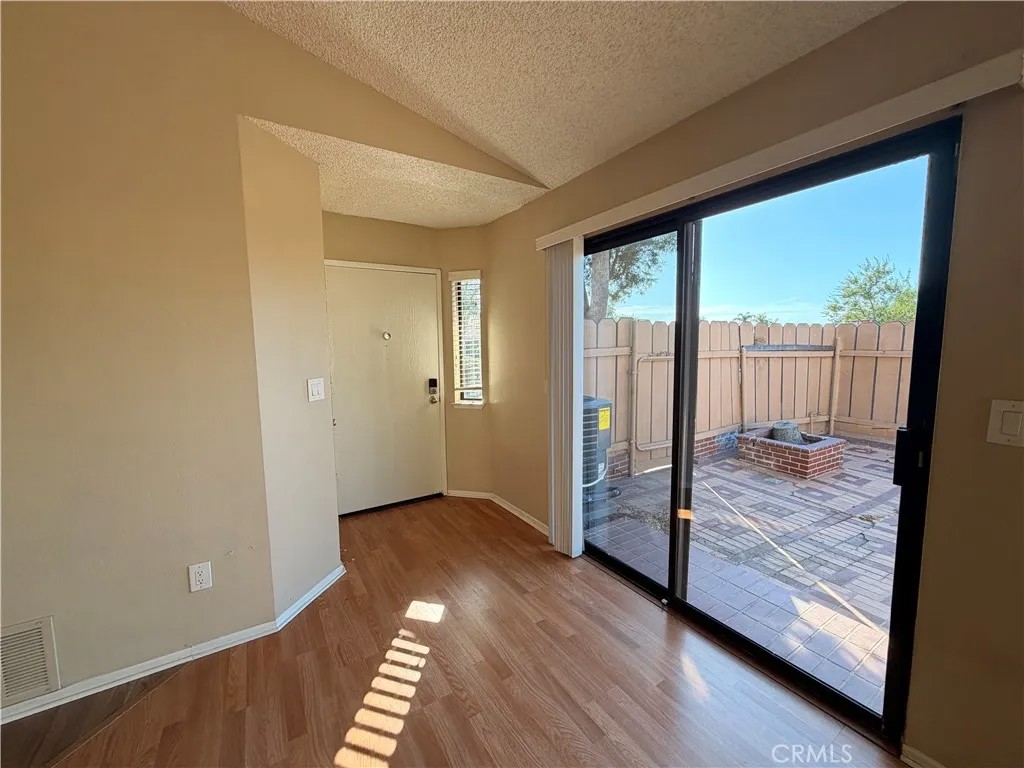 27800 Hillpointe