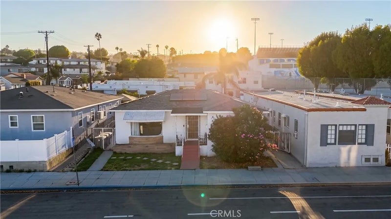 1631 S Cabrillo