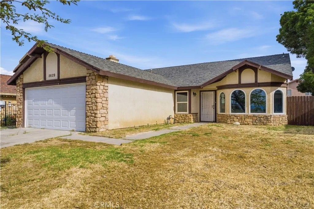 Photo of 2629 E Kettering St, Lancaster, CA 93535 (MLS # SR26084069)