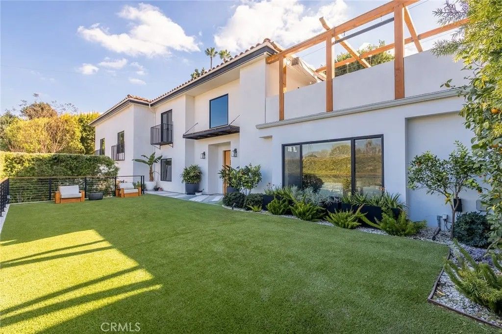 Photo of 13714 Valley Vista, Sherman Oaks, CA 91423 (MLS # SR26001099)