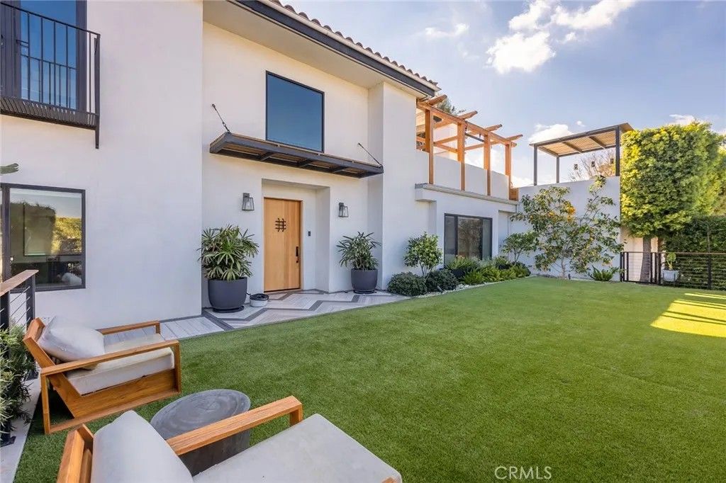 Photo of 13714 Valley Vista, Sherman Oaks, CA 91423 (MLS # SR26001099)