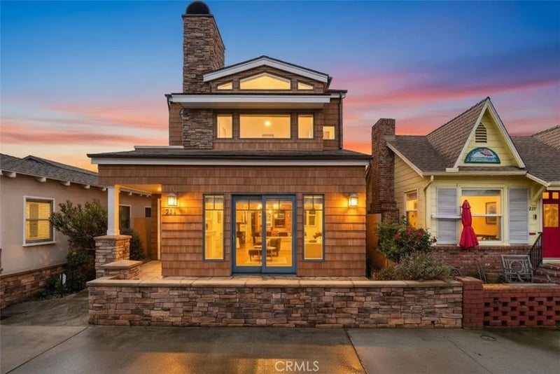 211 E Bay