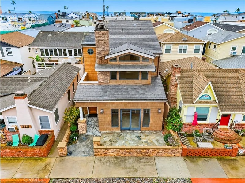 211 E Bay