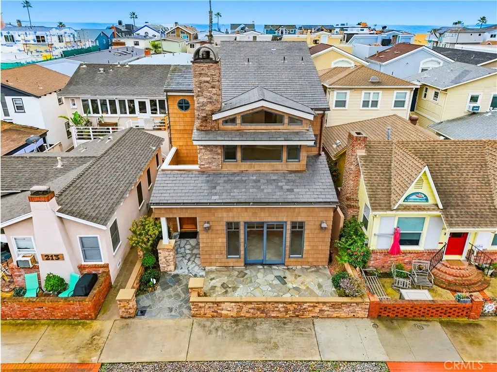 211 E Bay
