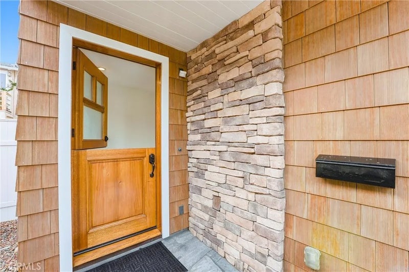 211 E Bay