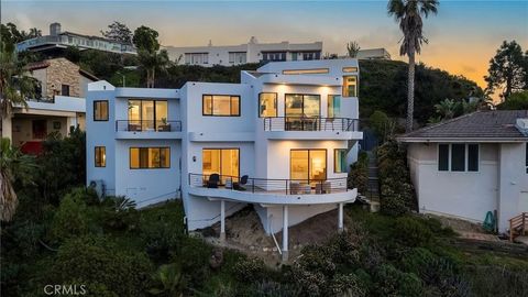 Photo of 1425 Skyline Drive, Laguna Beach, CA 92651 (MLS # OC26040711)