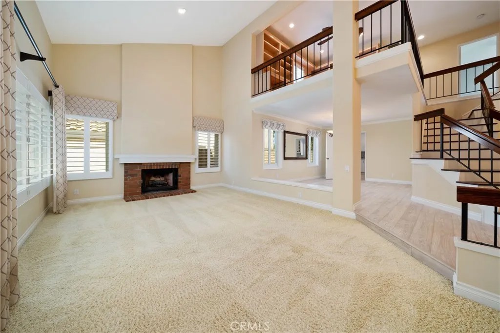 12611 Hillside