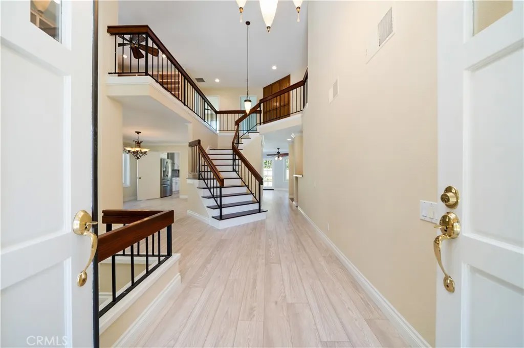 12611 Hillside