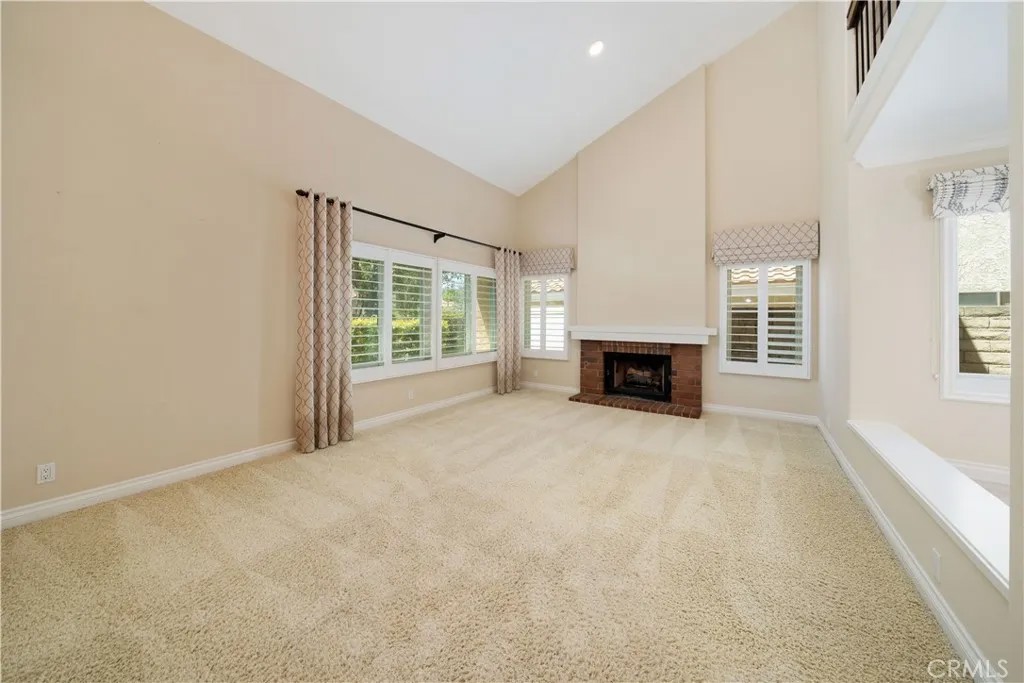 12611 Hillside