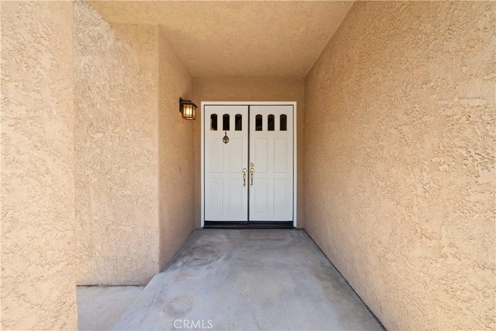 12611 Hillside