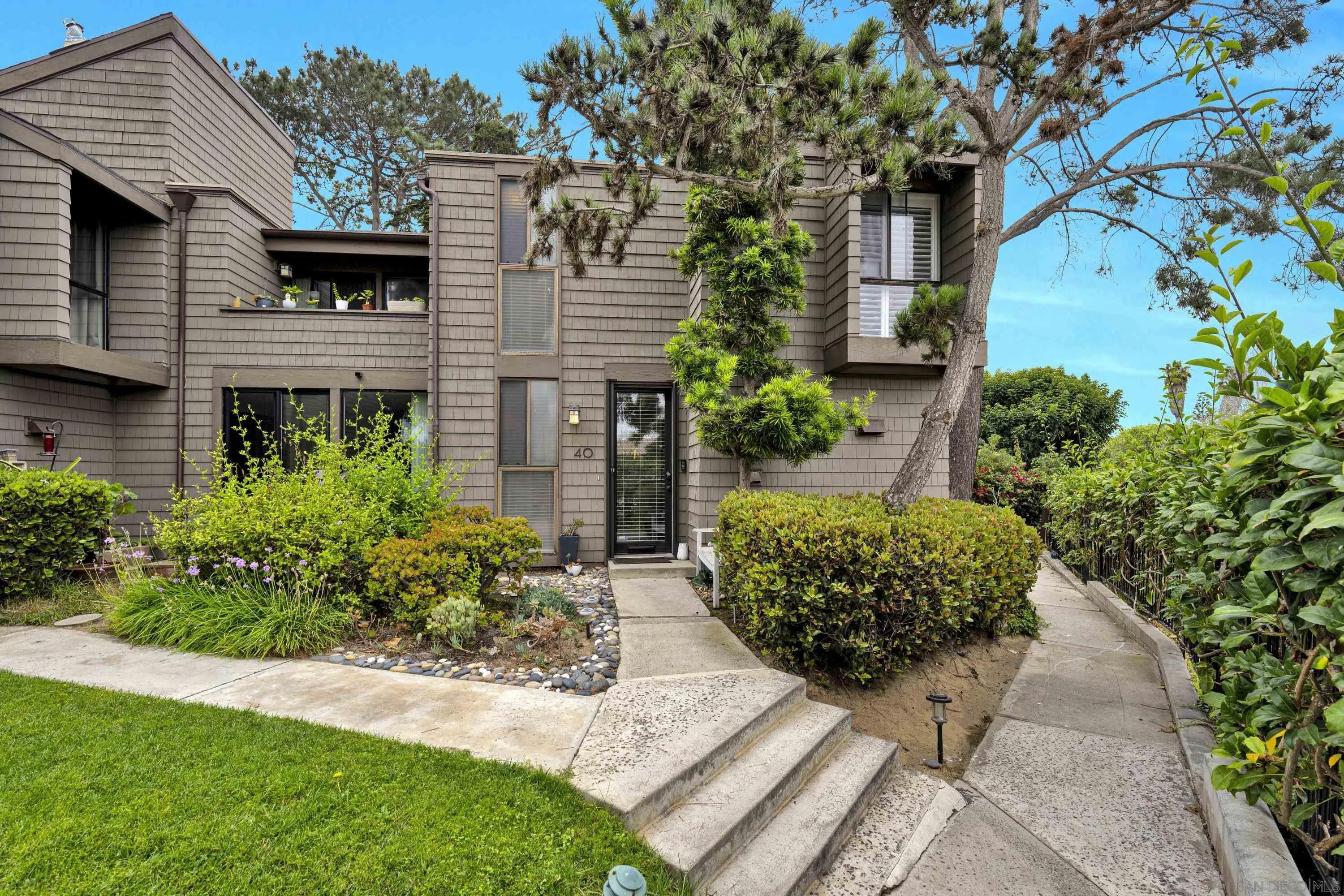 675 S Sierra Ave 40