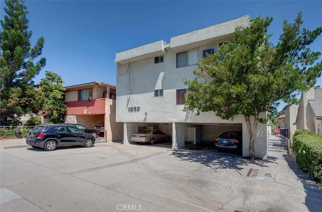 1052 Elm Avenue